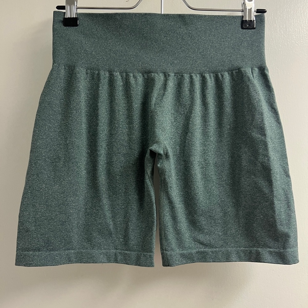 Forest Green contour seamless NVGTN shorts